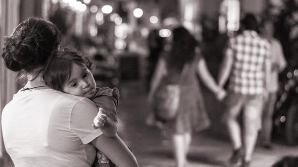 Bất lợi của người ngoại tình khi tranh chấp ly hôn