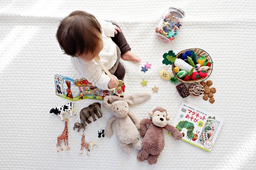Đại diện cho con theo quy định của pháp luật hiện hành