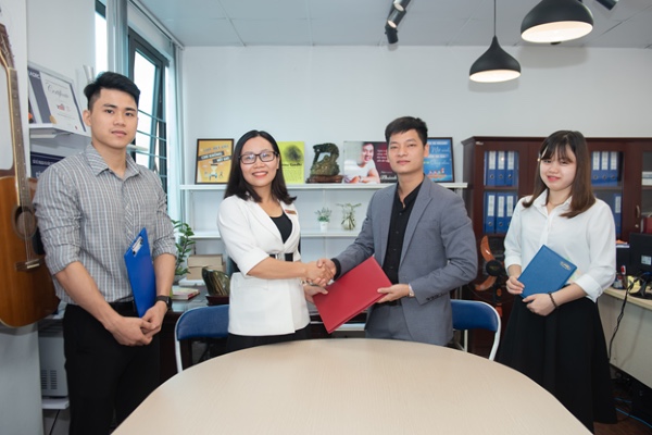 Ký kết hợp đồng sử dụng dịch vụ Luật sư Doanh nghiệp với Công ty Cổ phần LANDSTOC Việt Nam